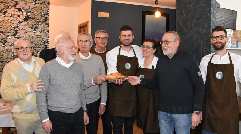 La pizza "casoncello" per gli Amici di Bottonaga