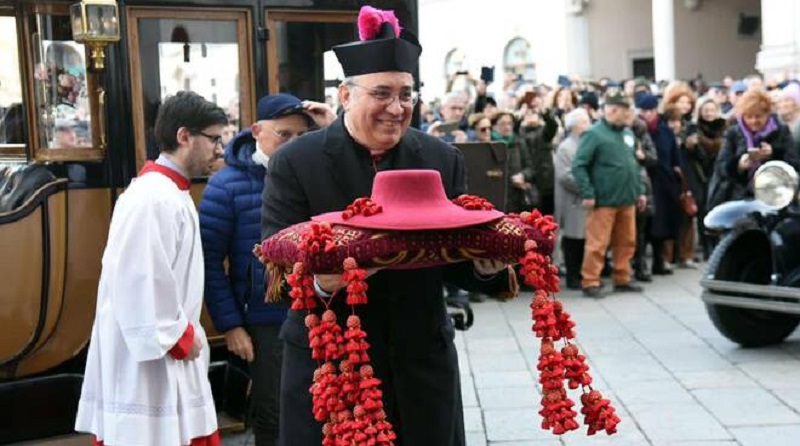 Festa dei Santi Patroni: supplica "Ab omni malo" e cerimonia del Galero Rosso