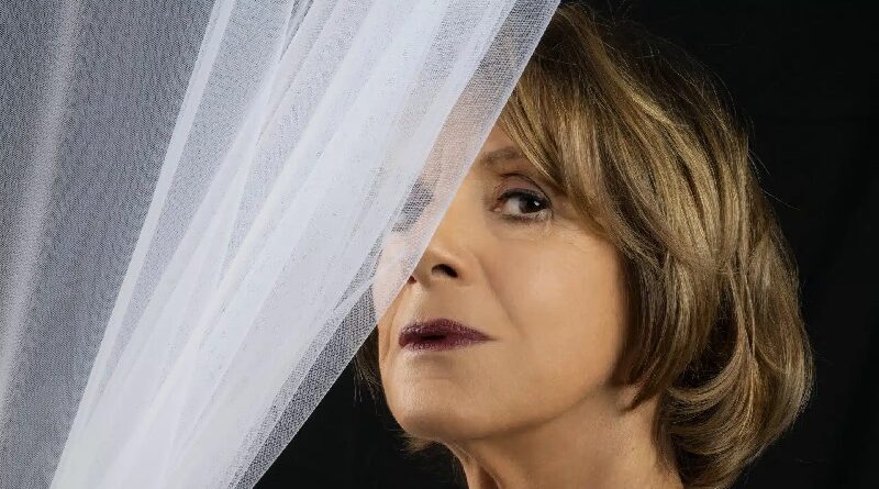 Con Lella Costa arrivano in Cattolica il silenzio e le parole dell donne