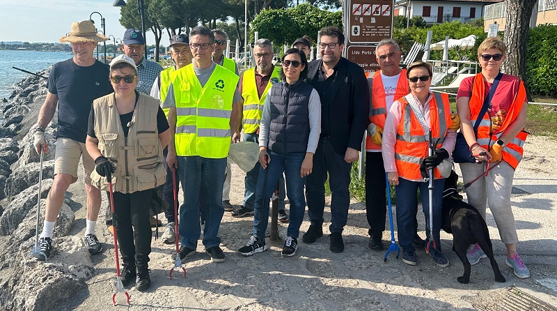 Giornata del verde pulito 2024, volontari al lavoro nel week-end in 100 Comuni lombardi. Assessore regionale ha aperto la manifestazione al Lido Galeazzi di Sirmione (BS)