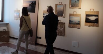 A world in a bag: a Palazzo Calla torna la mostra con gli scatti del premio Sirmione per la fotografia