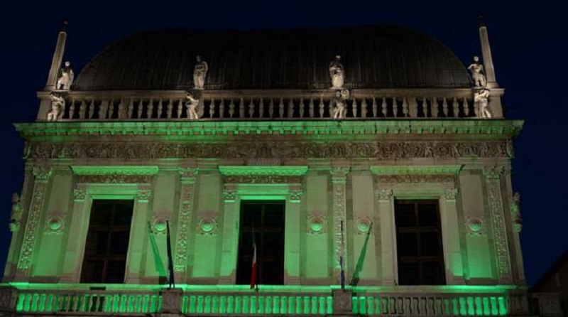 Fibrosi cistica, una settimana dedicata al test per i portatori sani. Palazzo Loggia illuminato di verde tra il 23 e il 24 settembre