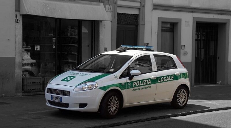 Controlli nella zona di via Milano: sanzioni ad automobilisti e attività commerciali non in regola