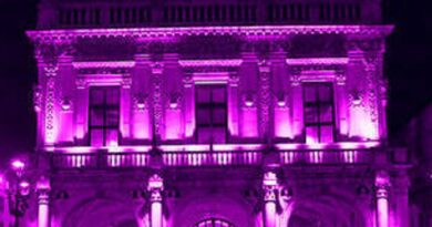 Palazzo Loggia illuminato di viola per la Giornata Internazionale della mastocitosi e dei disordini mastocitari