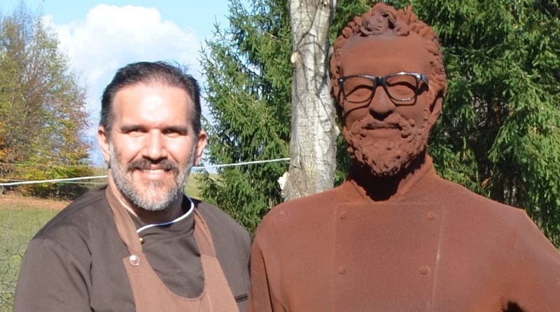 Sciocolà 2024: spoiler della scultura di cioccolato a grandezza naturale per celebrare Chef Bottura