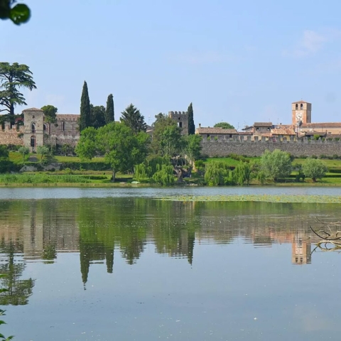 Lombardia da scoprire: Castellaro Lagusello (MN) - Foto: @elena.giuffra