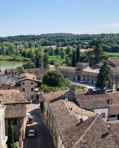 Lombardia da scoprire: Castellaro Lagusello (MN) - Foto: @federica_iotti