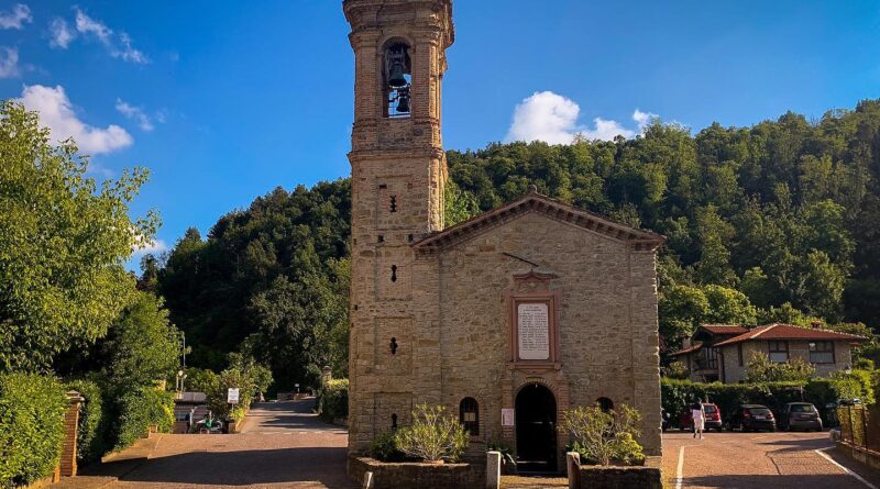 𝐋𝐨𝐦𝐛𝐚𝐫𝐝𝐢𝐚 𝐝𝐚 𝐬𝐜𝐨𝐩𝐫𝐢𝐫𝐞: Fortunago (PV), il pittoresco borgo immerso nel verde dell'Oltrepò Pavese