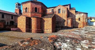 𝐋𝐨𝐦𝐛𝐚𝐫𝐝𝐢𝐚 𝐝𝐚 𝐬𝐜𝐨𝐩𝐫𝐢𝐫𝐞: Lomello (PV), gli edifici religiosi e la splendida basilica romanica di San Michele