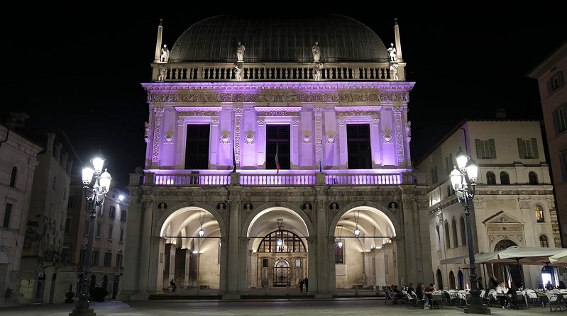 Giornata Nazionale del fiocchetto Lilla, Palazzo Loggia illuminato nella notte tra il 15 e il 16 marzo